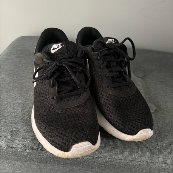 Nike Tanjun Women’s Running Shoes - Picture 3 of 11